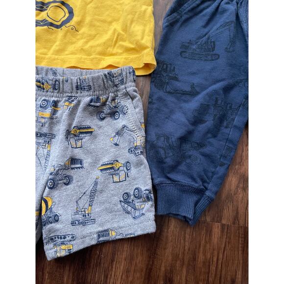 Carters boys 12 month construction outfit - Picture 2 of 4